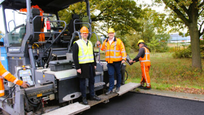Laatste wals over duurzaam aangelegde Rochadeweg in Helmond