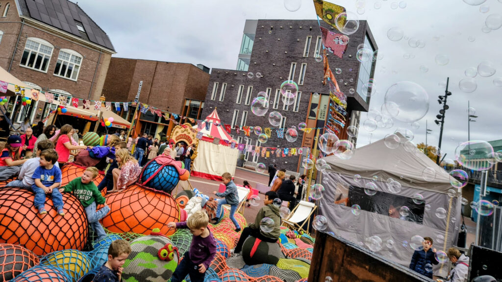 Start van het KinderTheaterFestival een en al feest