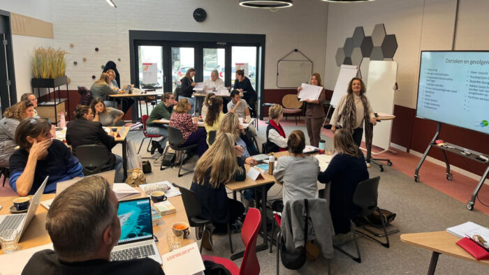 Scholen uit heel Nederland krijgen les over omgaan met lerarentekort in Helmond