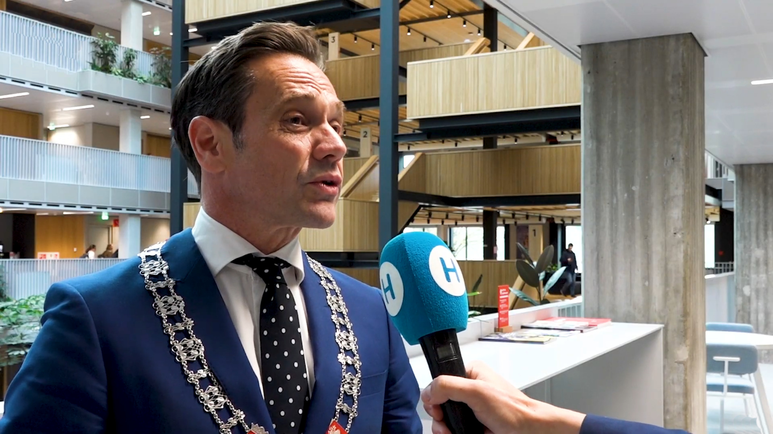[VIDEO] Burgemeester Potters viert één jaar in Helmond