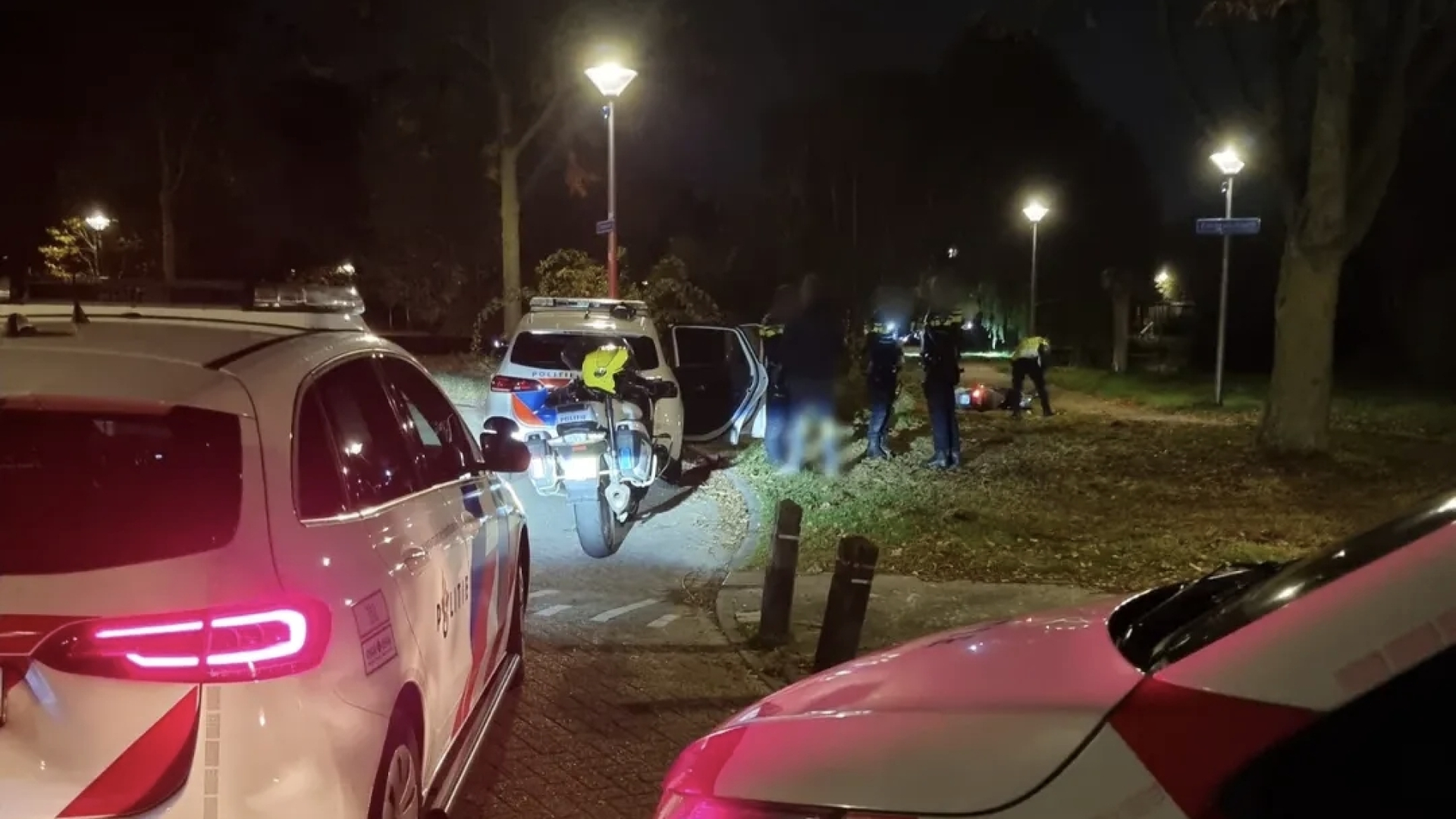 Politieteams houden scooterbestuurder aan in Helmond na achtervolging