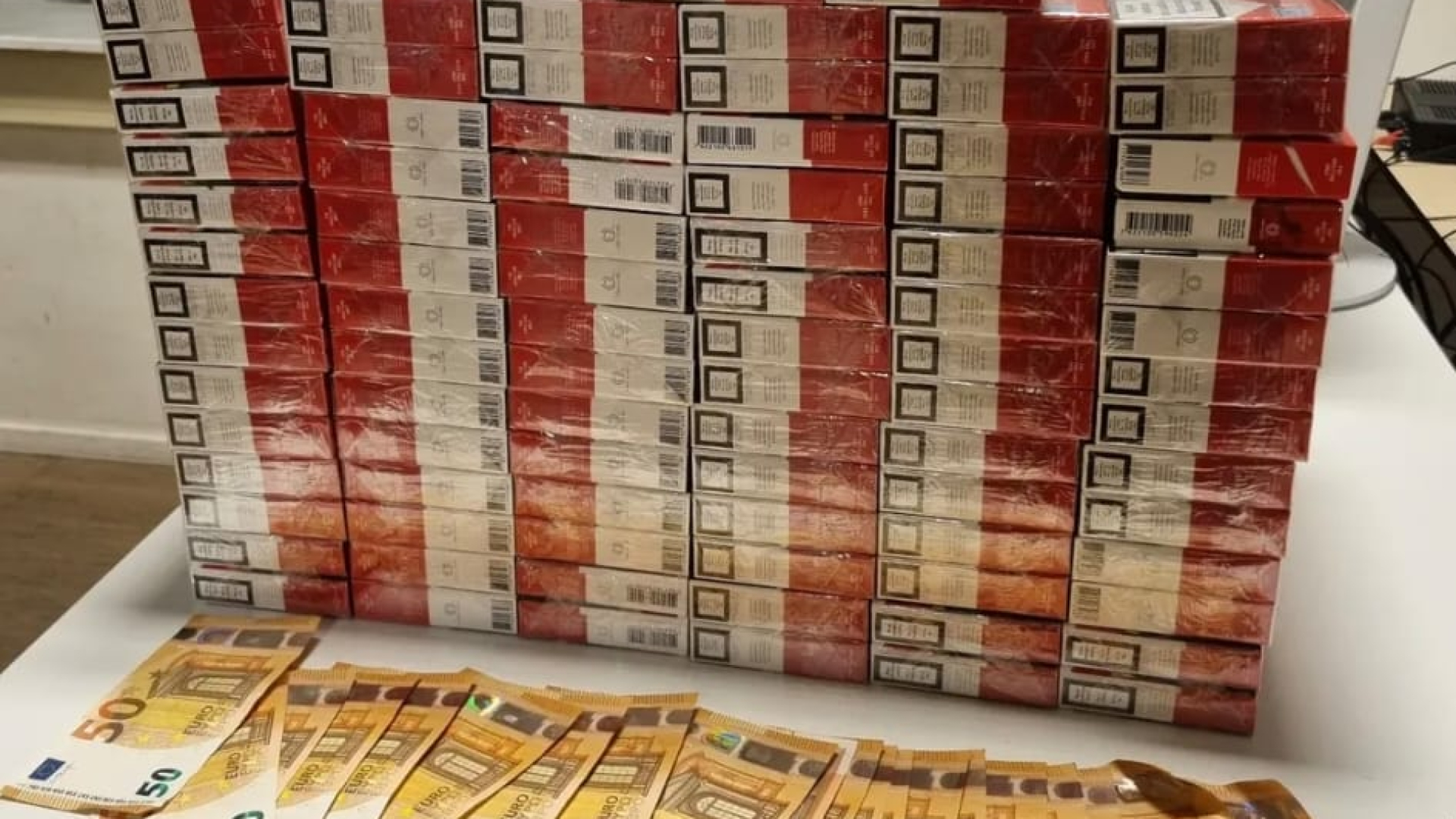 Politie vindt grote partij illegale sigaretten in Helmond