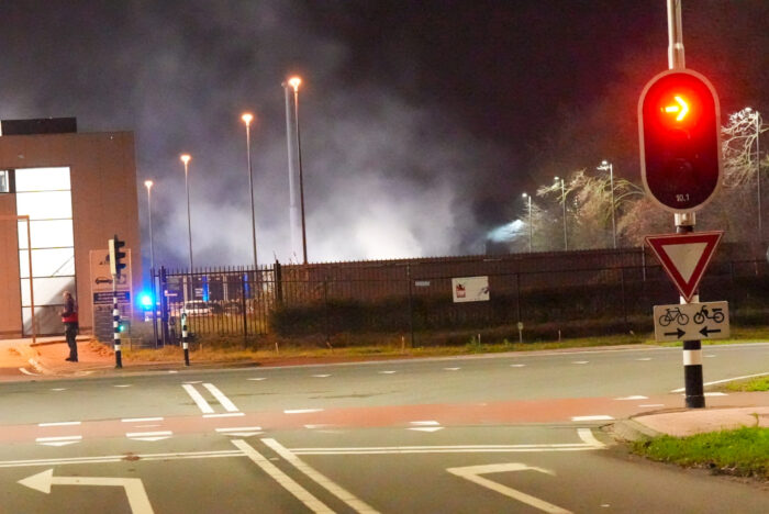 Brandweer rukt met groot materiaal uit voor brand bij EDCO