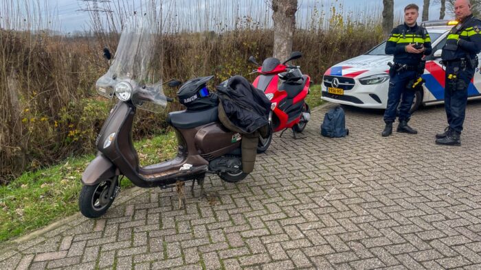 Botsing tussen twee scooters in Helmond; een bestuurder naar het ziekenhuis