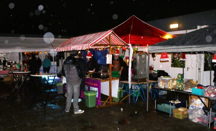 Kerstmarkt Helmond-Oost brengt buurt samen en helpt financieel kwetsbare gezinnen