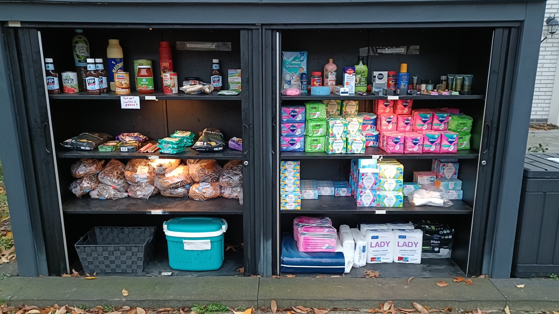 Eigenaren Deelkast Mierlo-Hout zien groeiende behoefte: ‘Drie keer per dag aanvullen’