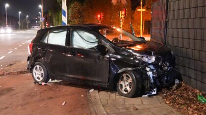 Bestuurder rijdt door na botsing op de Jan van Brabantlaan