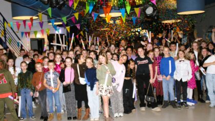 Jongeren bezoeken disco-avond bij dreigende sluiting Tienerhuis