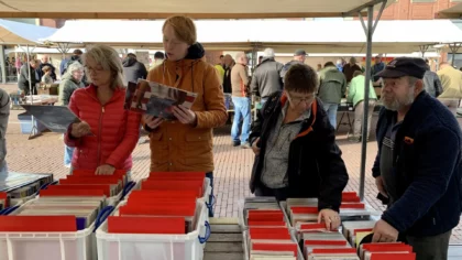 Rob verkoopt al 20 jaar lang platen met zijn markt: ‘Helmond is een van mijn favoriete stops’