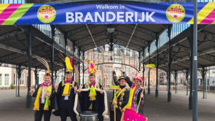 Gloednieuwe verdwenen carnavalsspandoeken zijn weer terecht: ‘dief’ bekend