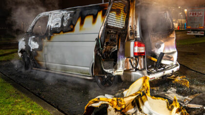 [UPDATE] Auto in Churchilllaan verwoest door brand