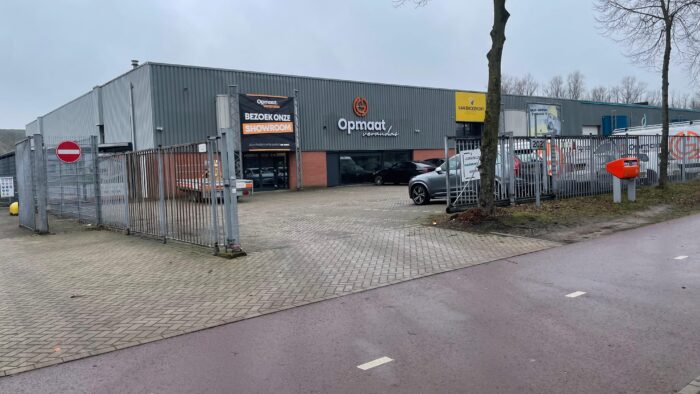 Politie onderzoekt explosie bij bedrijfspand in Helmond