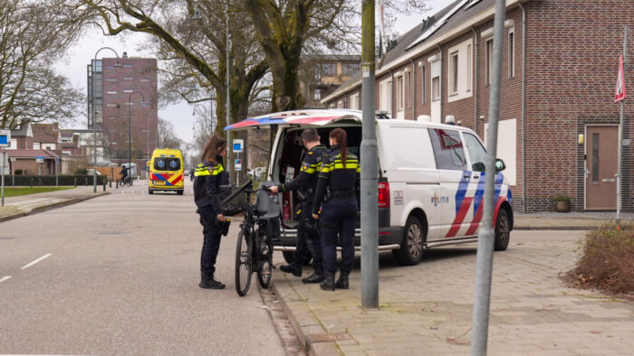Fietsster gewond na aanrijding met auto op fietspad