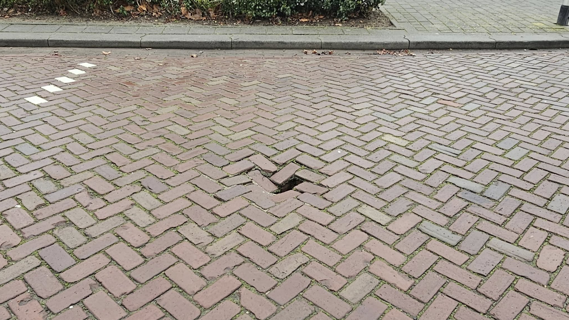 Bewoners maken zich zorgen over mogelijk zinkgat in Helmond