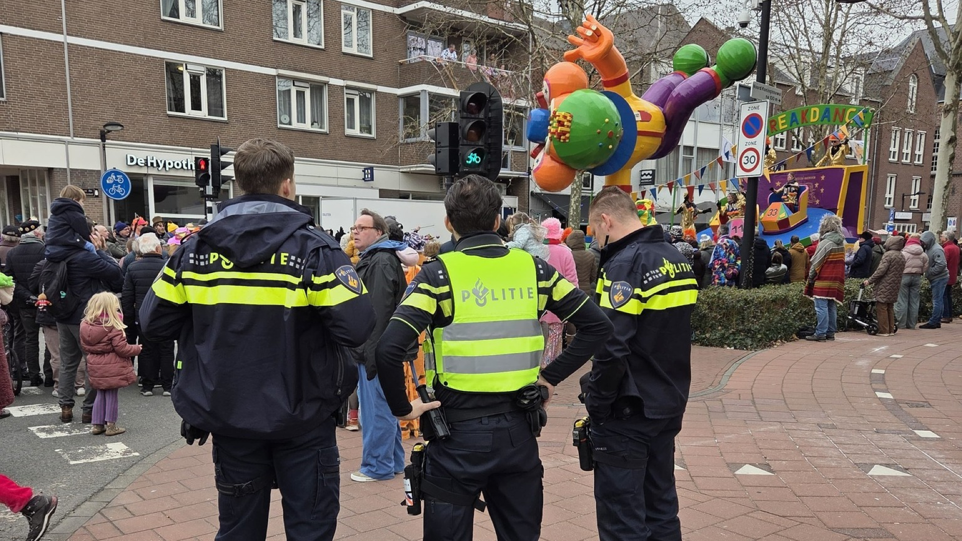 Politie licht bekeuringen praalwagens in Helmond toe: ‘Veiligheid staat voorop’