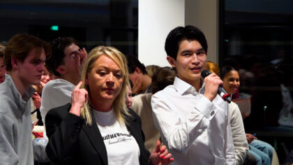 [VIDEO] Gemeenteraadspartijen in debat voor leerlingen van het Dr. Knippenbergcollege