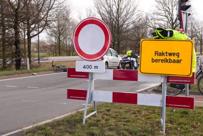 Fietsster ernstig gewond bij aanrijding op de Helmondsingel
