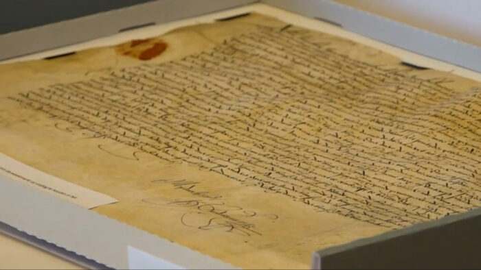 [VIDEO] Middeleeuwse documenten uit Helmond opgeknapt bij archief in Eindhoven