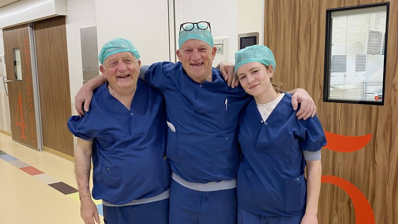 Drie generaties samen op één operatiekamer: ‘Uniek om mee te mogen maken’