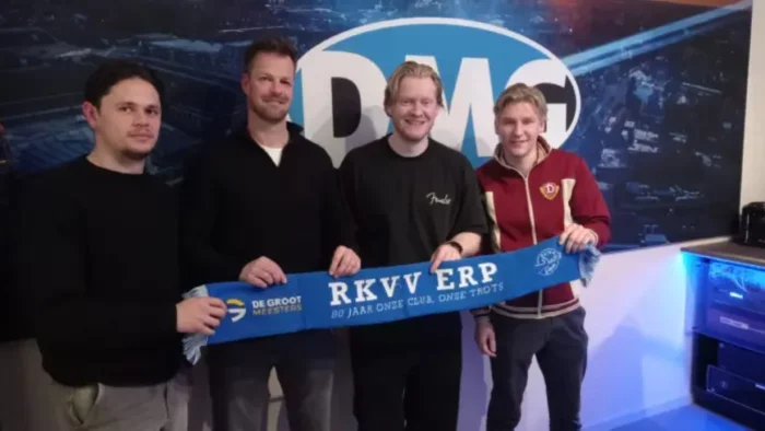 Nieuwe aflevering voetbalpodcast De Magische Spons bespreekt spannende titelstrijd