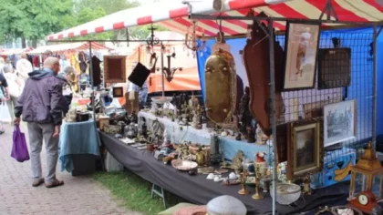 Kasteeltuinmarkt in Helmond laat bezoekers snuffelen tussen antiek en curiosa
