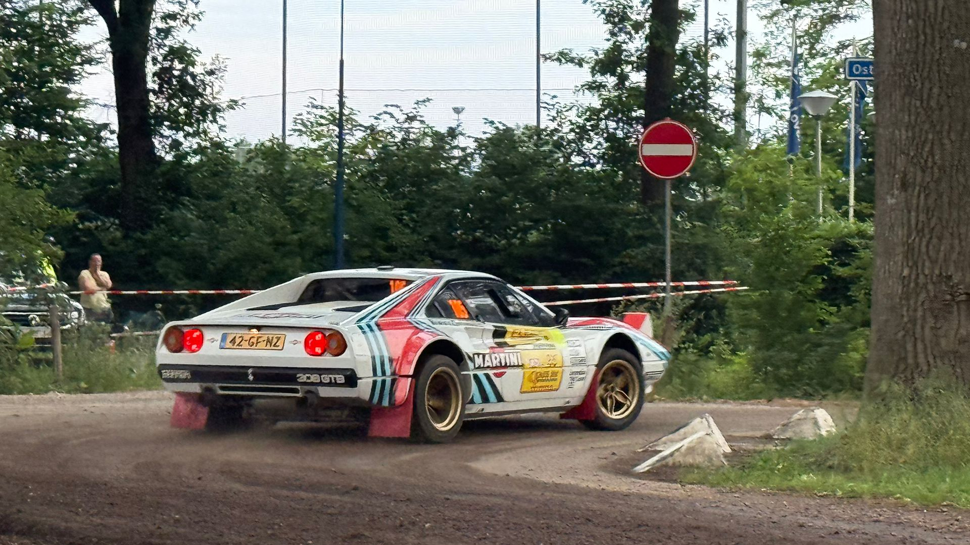 Favorieten slaan hun slag bij eerste avond van ELE Rally door Helmond, Lierop en Asten
