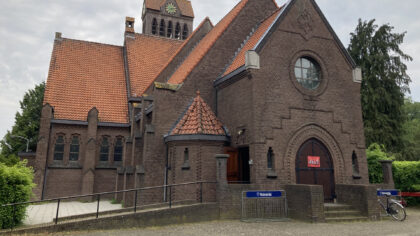 Voormalige kerk na 15 jaar weer open: uitverkoop van kinderspullen uit gesloten kinderopvang