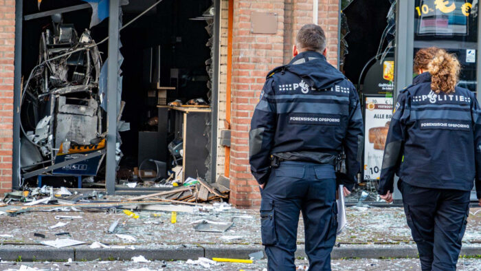 [UPDATE] Veel schade door plofkraak bij geldautomaat Helmond-West