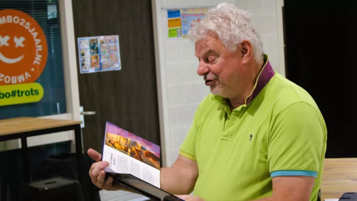 [FOTO’s] Schrijver Niek de Groot uit Helmond presenteert derde sprookjesboek