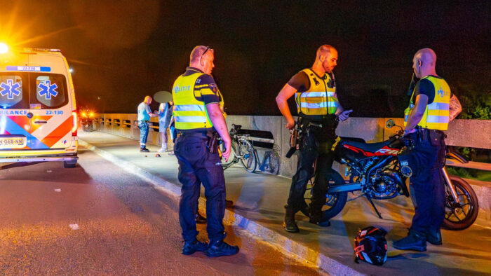 Bromfietser botst tegen voetganger op Deurneseweg in Helmond