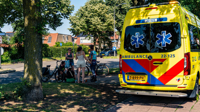 Scooterbestuurder rijdt fietsster aan op Rijpelbergseweg in Helmond en gaat er vandoor