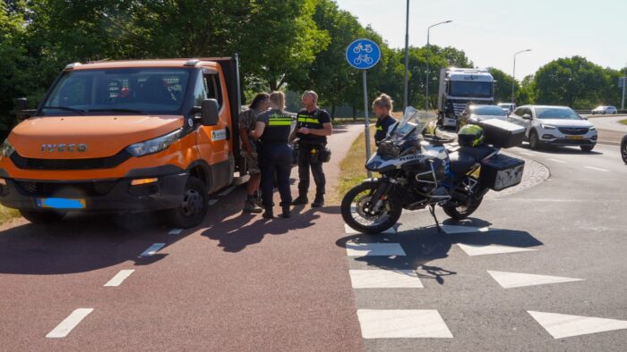 Twee botsingen op de Rochadeweg, automobilist ontwijkt file via fietspad