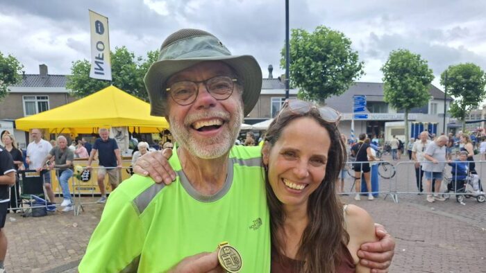 Jarige Adri (80) wandelt 80 km ondanks 7 stents: ‘Wees niet bang, ga leven’