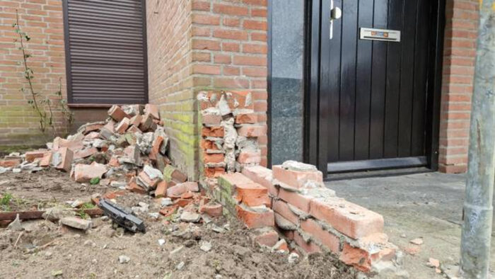 Politieachtervolging in Helmond eindigt tegen huis, wegpiraat draait voor de kosten op