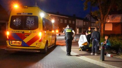 Omstanders helpen gewonde fietser op Mierloseweg in Helmond