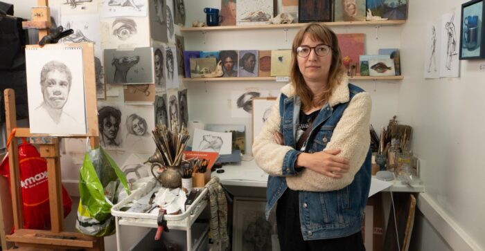 Portretschilder Lizet Dingemans uit Helmond toont werk in bekende Londense kunstgalerie