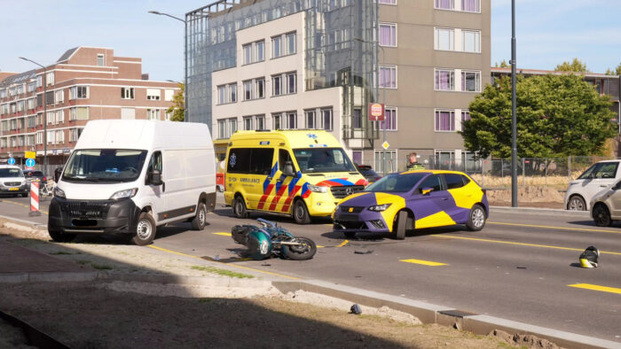 Motorrijder en auto botsen op elkaar en zorgen voor stremming op de Kasteel-Traverse