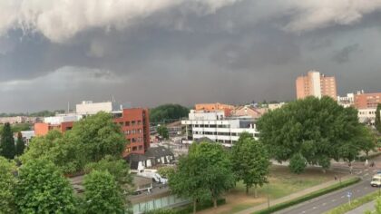 KNMI kondigt code geel af voor regio Helmond vanwege onweer en felle buien