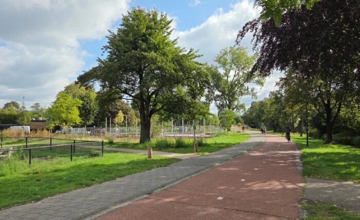 14-jarige jongen beroofd van iPhone op fietspad in Helmond: politie vraagt getuigen