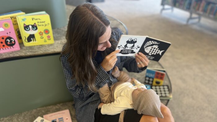 Bibliotheek Helmond-Peel opent ‘BabyBieb’ om voorlezen te stimuleren: ‘Waardevol contactmoment’