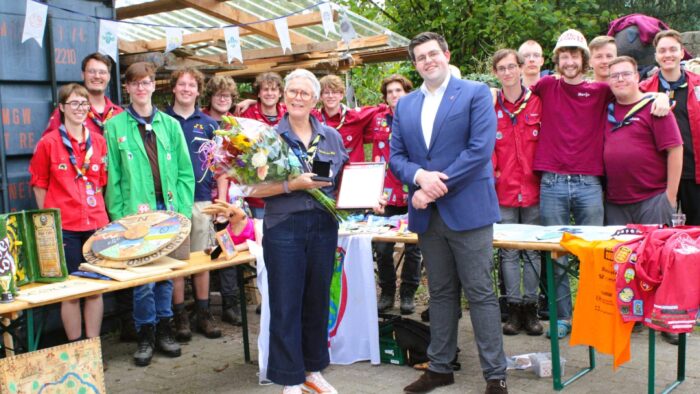 [FOTO’S] Vrijwilligerspenning voor Christy van Rij tijdens 25-jarig jubileum Scouting Brandevoort