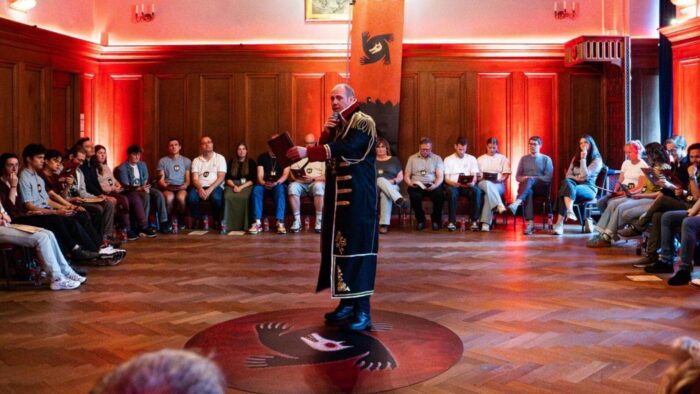 Honderd spelers strijden in Kasteel Helmond tijdens grootste potje Weerwolven van Wakkerdam
