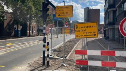 Oversteekplaats Zuidende aan de Kasteel-Traverse in Helmond weer open voor autoverkeer