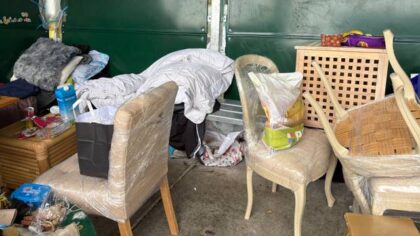 Daklozen maken van overkapping in Helmond een huiskamer: ‘Geen goede plek’