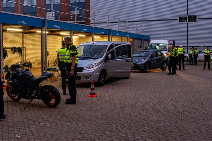 Politie schrijft 111 bekeuringen bij grote verkeerscontrole