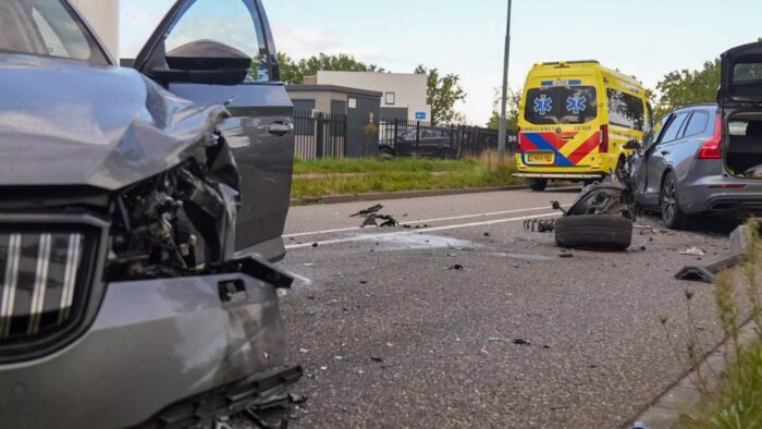 Automobilisten negeren afzettingen na botsing op Varenschut: politie spreekt van terugkerend probleem