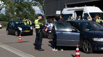 Politie deelt fiks aantal boetes uit tijdens grote verkeerscontrole tussen Helmond en Deurne