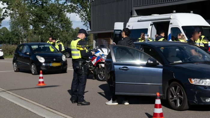 Politie deelt fiks aantal boetes uit tijdens grote verkeerscontrole tussen Helmond en Deurne