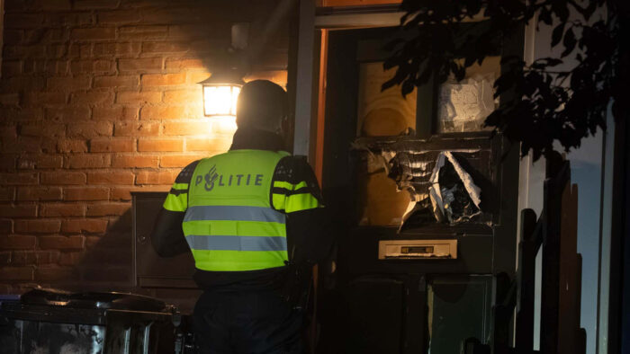 Explosie bij voordeur woning aan het Rozenhof